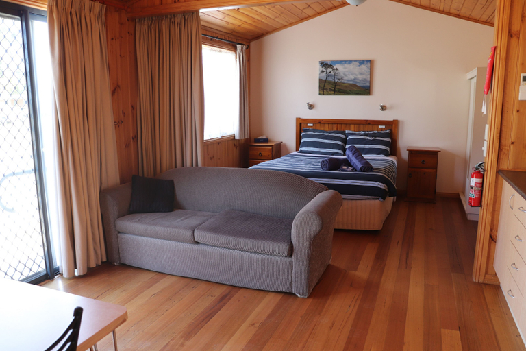 Bedroom 2, Snug Beach Cabin And Caravan Park, Kingborough