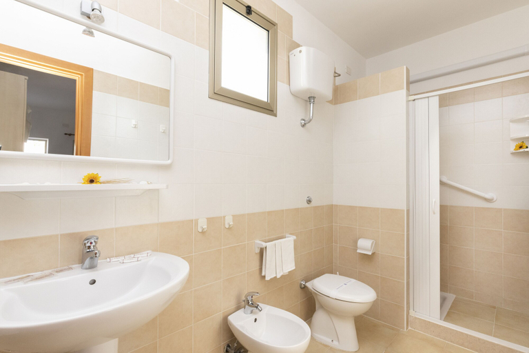Bathroom 3, Albergo Torrente, Foggia