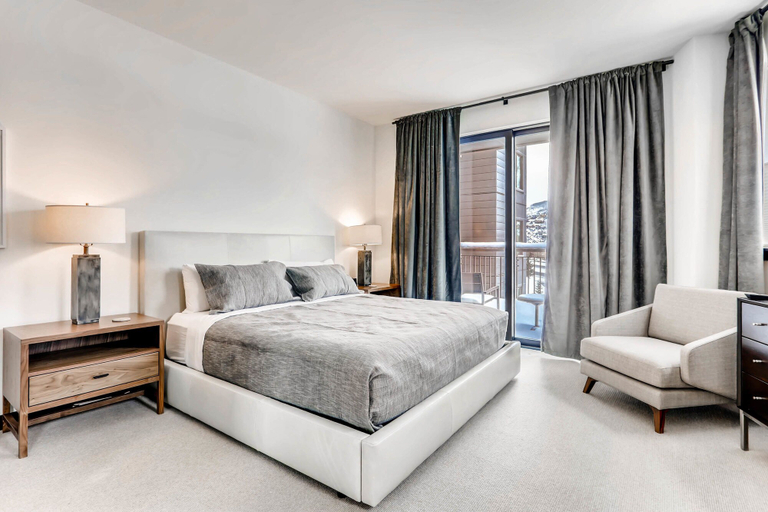 Bedroom 3, The Lion, Eagle