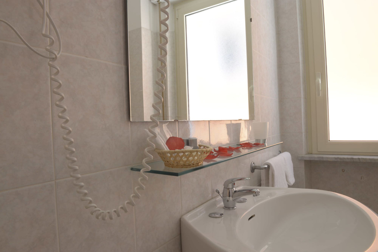 Bathroom 3, Hotel Antagos, Pescara