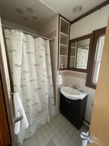 Bathroom 5, OLDE MILL INN OF CLARKSTON, Oakland