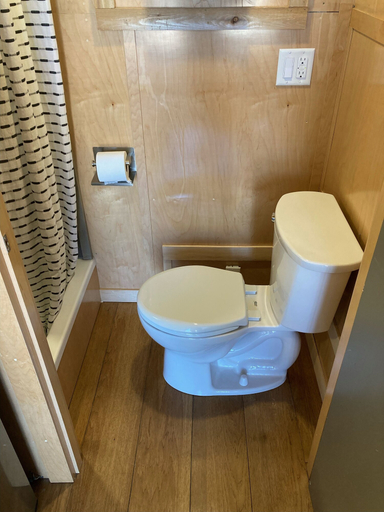 Bathroom 3, Cedar Creek Lodging & RV Park, Montrose