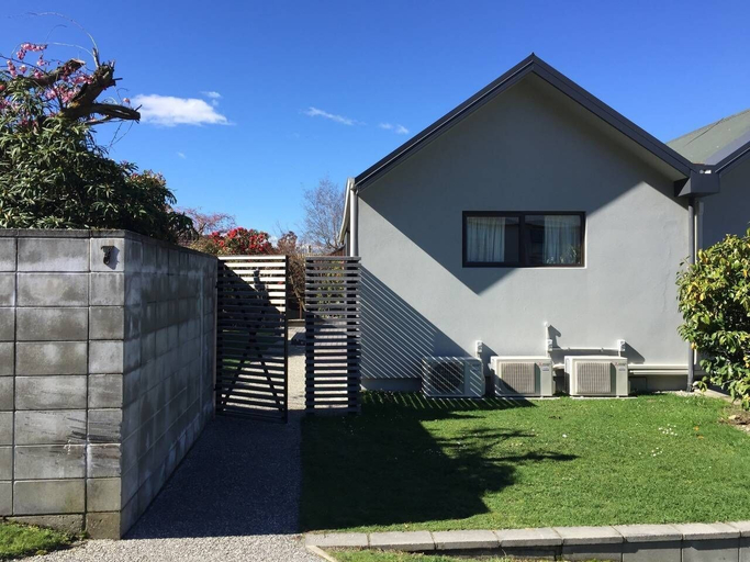 Exterior & Views 2, Large Distinctive AND Spacious Family Home, Queenstown-Lakes