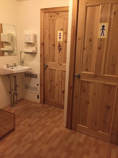 Bathroom, Alpine Lodge - Hostel, Minakami