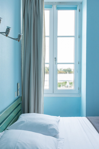 Bedroom 3, L'esplanade, Loire-Atlantique