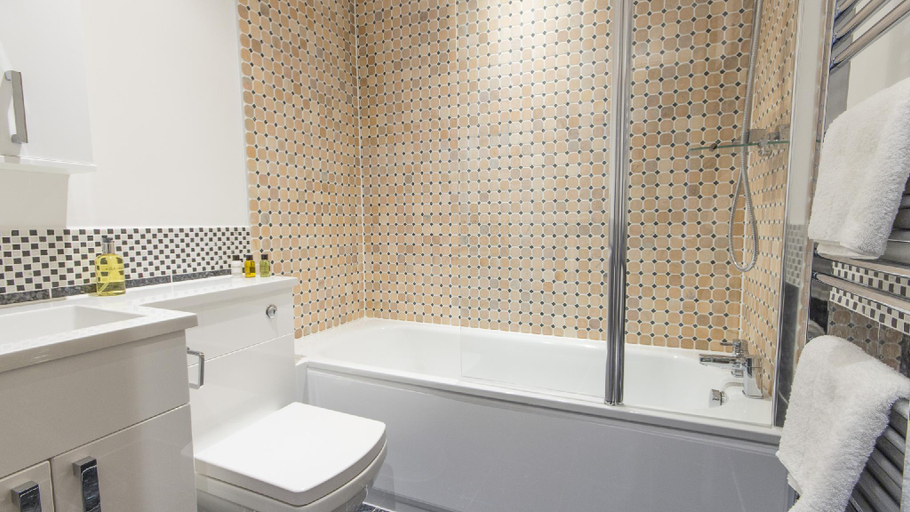 4, 1 Bed- Captain's Quarters by Pureserviced, Plymouth