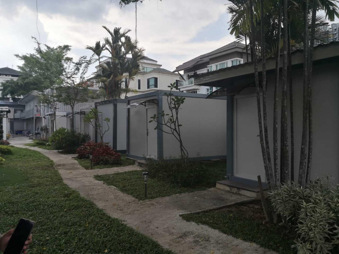 Exterior & Views