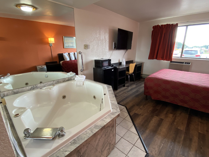 Bathroom 4, Reliance Inn, Marathon