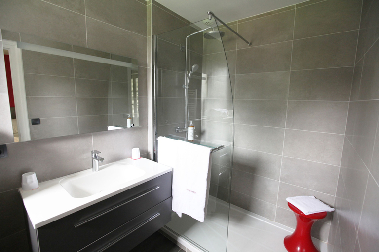 Bathroom 3, Les Maritonnes, Rhône