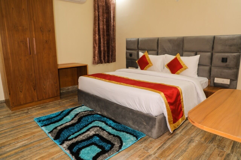 Bedroom 3, Sarla Hotel Inn, Gautam Buddha Nagar