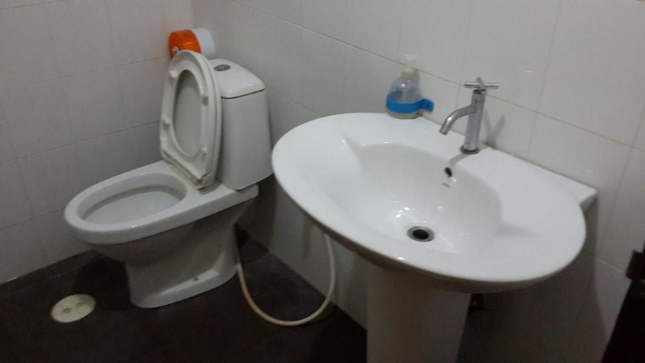 Bathroom 3, Shong Hai Resort, Khiri Ratthanikhom