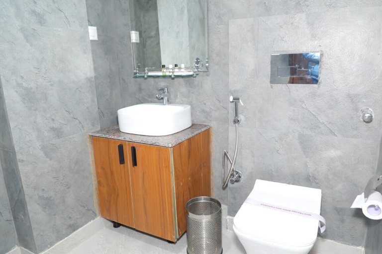 Bathroom 4, Sarla Hotel Inn, Gautam Buddha Nagar