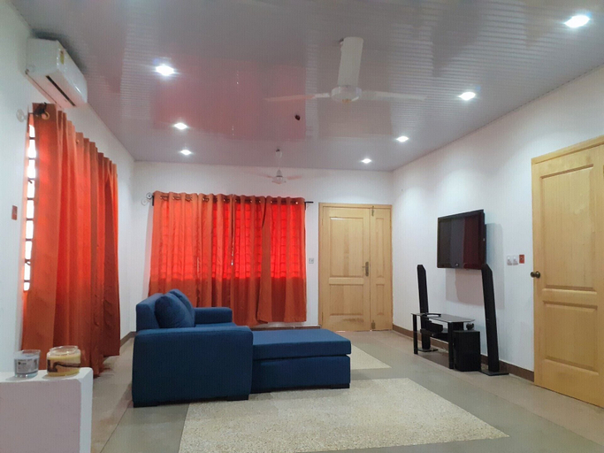 Living room 5, Lovely 3-bedroom Vacation Home in Kumasi, Kumasi