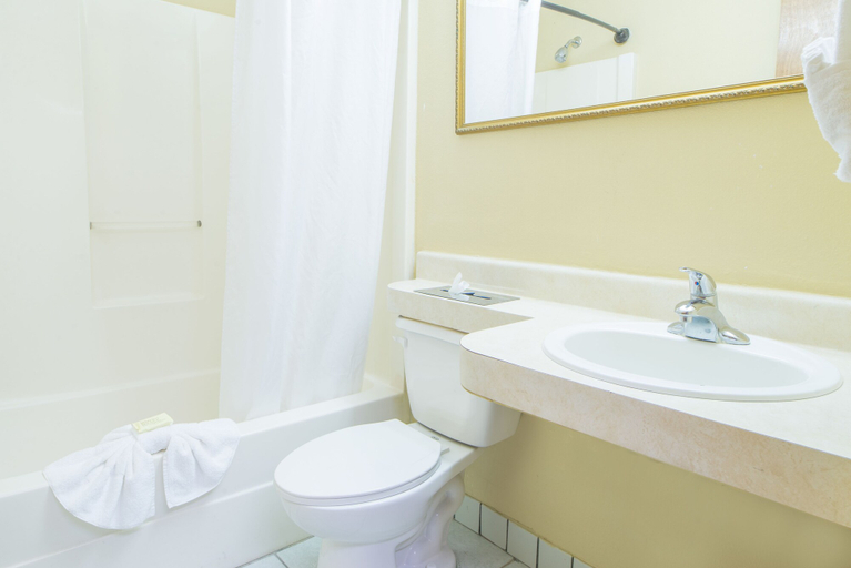 Bathroom 4, Hospitality Inn, Duval