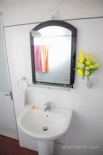 Bathroom 4, Mount Crest Lodge, Ella