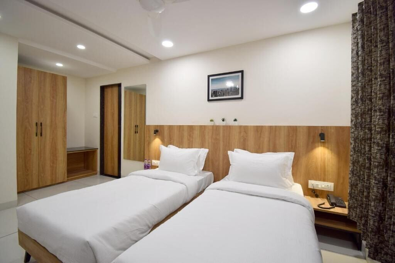 Bedroom 3, Hotel Blue Bells, Indore