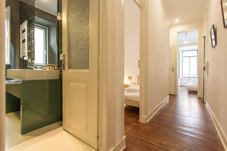 Others 5, Spacious Tailor Made Bairro Alto, Lisbon