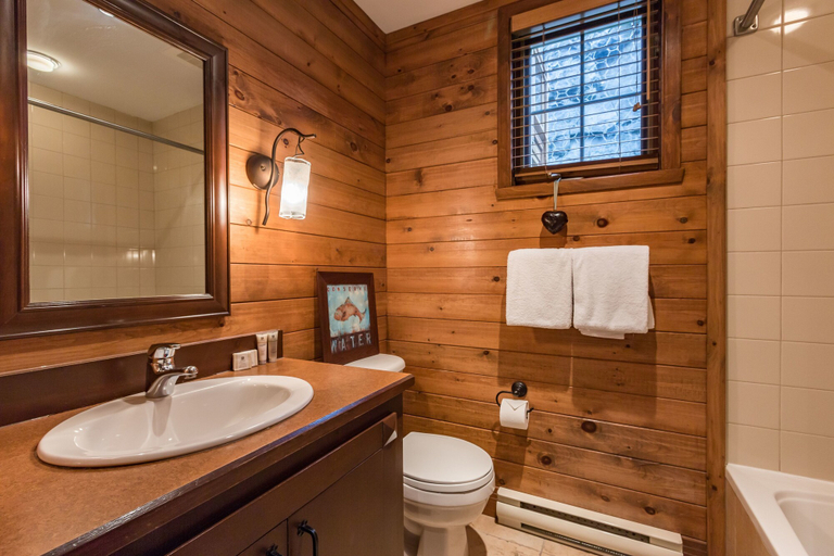 Bathroom 3, L'Altitude - RVMT, Les Laurentides