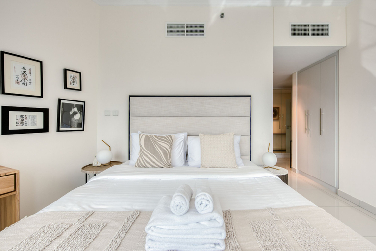 Bedroom 4, Maison Privee - Aesthetic Apt w/ Stunning Vw in Luxurious Building, Dubai