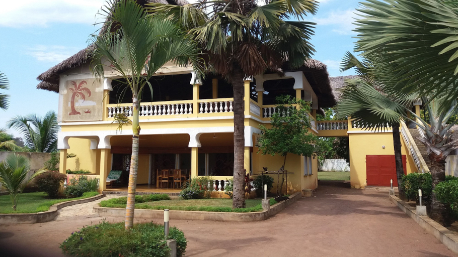 Exterior & Views