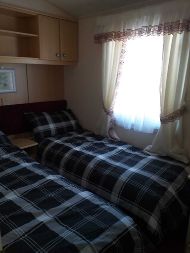 Bedroom 3, Captivating 2-bed 6 Berth Caravan in Ingoldmells, Lincolnshire