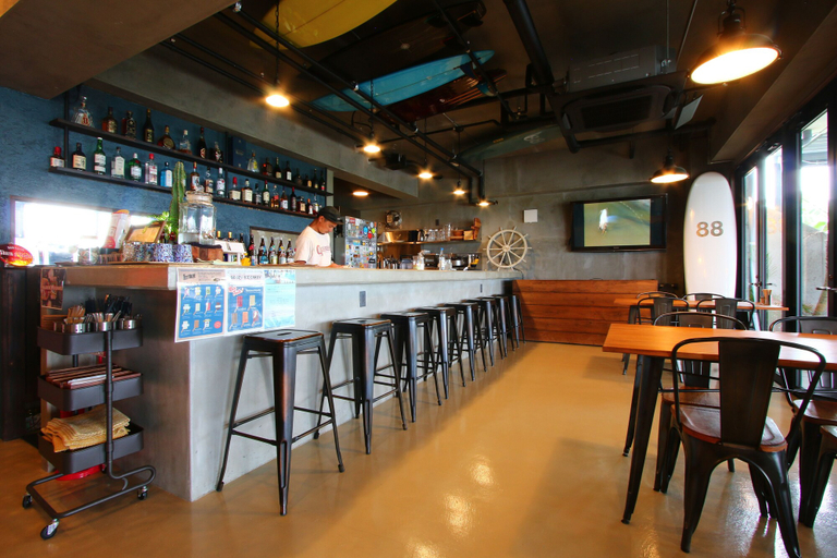 Food & Drinks 4, Marnix Classic Harborview Pension, Yaese