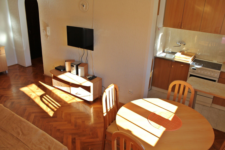 Others 4, Sunny Family Apartment