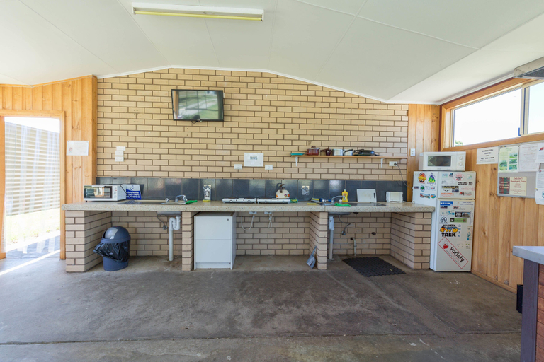 Others 4, Holbrook Motor Village, Greater Hume Shire - Pt B