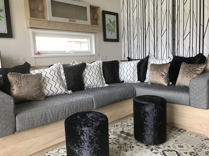 Others 3, 2 Bed Lodge - Sleeps 4 - Parking - Wifi, Highland