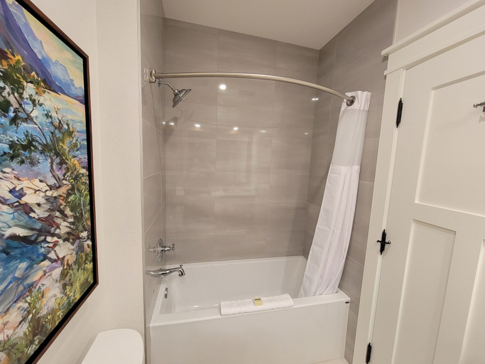 Bathroom 4, Kilmorey Lodge, Division No. 3