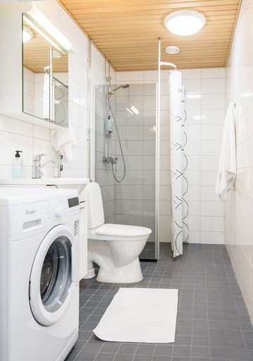 Bathroom 4, Kotimaailma Apartments Vaasa, Ostrobothnia