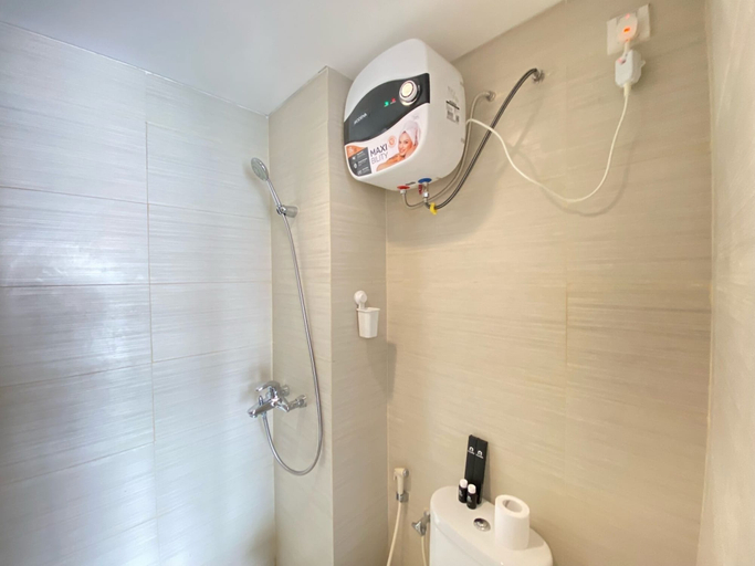 Bathroom 3, Beautiful And Clean 2Br Apartment At Gateway Pasteur Bandung, Bandung