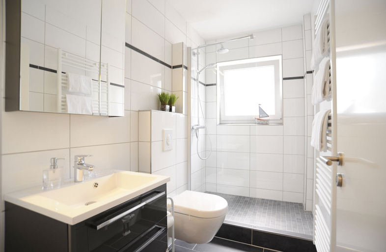 Bathroom, Wohnung Heinrichstraße 8, Aurich