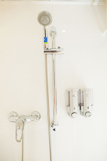 Bathroom 3, Fortune-Inn, Kowloon