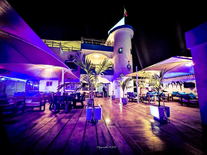 Food & Drinks