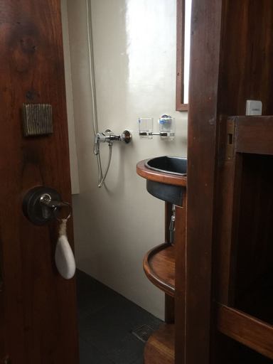 Bedroom 3, Perjuangan Boat 2, West Manggarai