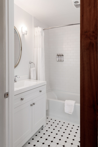 Bathroom 5, Lititz Springs Inn, Lancaster