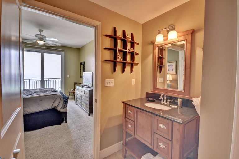 Bedroom 2, Sterling Breeze Hotel, Bay
