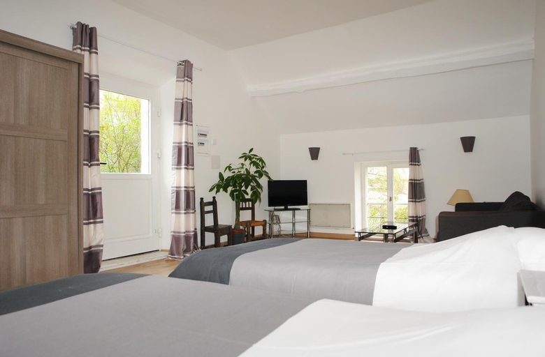 Bedroom 2, Domaine de Marguerite, Essonne