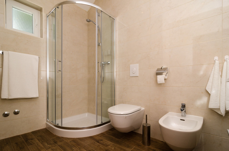 Bathroom 3, Ploce apartmani - LUV, Dubrovnik