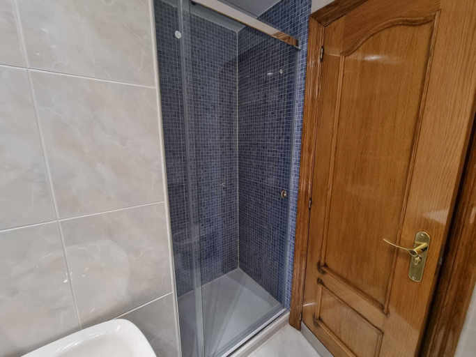 Bathroom 3, Hotel Arha Santoña, Cantabria