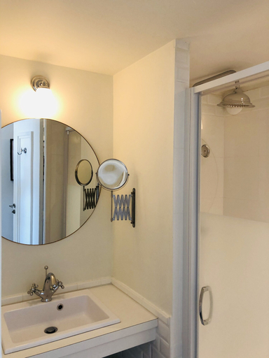 Bathroom 5, Le Paquebot, Calvados