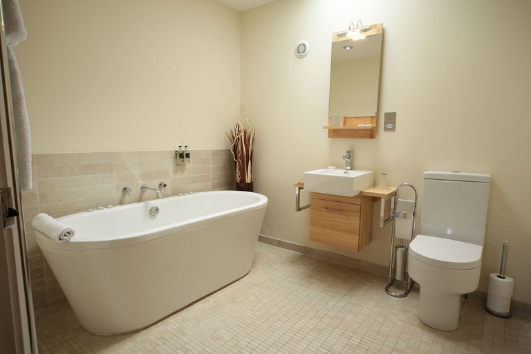 Bathroom 3, The Tack Room, Gwynedd