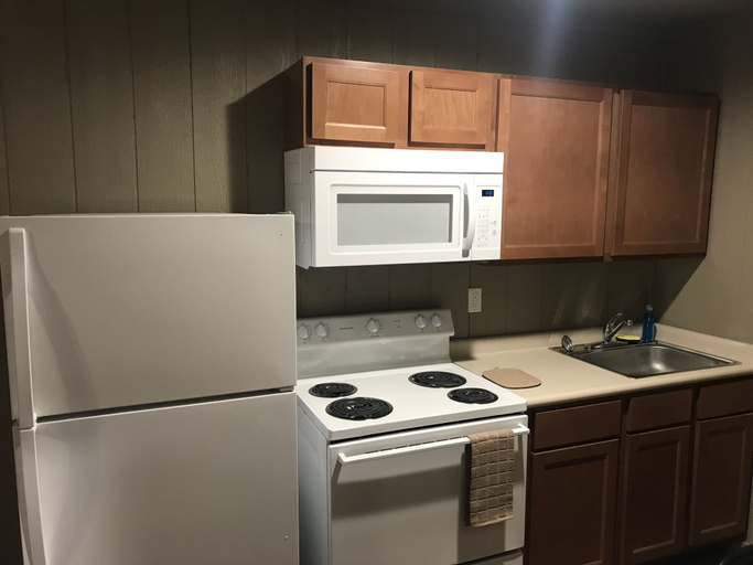 Others 4, Railhead Rentals, Reeves