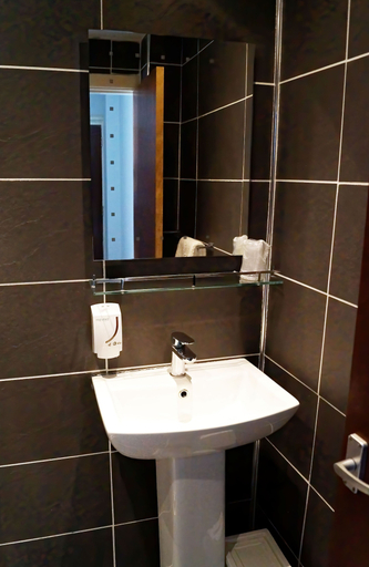 Bathroom 4, Bluewaters Hotel, Blackpool North Promenade, Blackpool