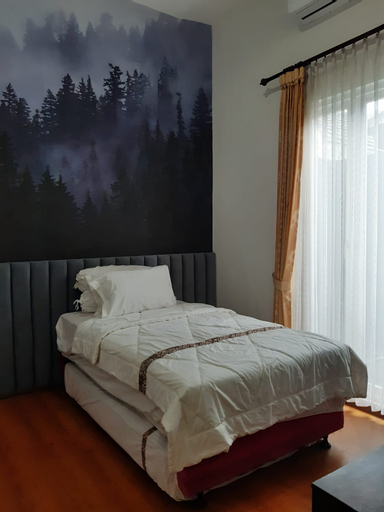 Bedroom 12