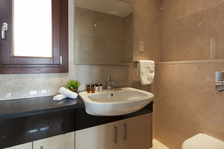Bathroom 3, Aphrodite Hills Rentals – Premium Serviced Apartments