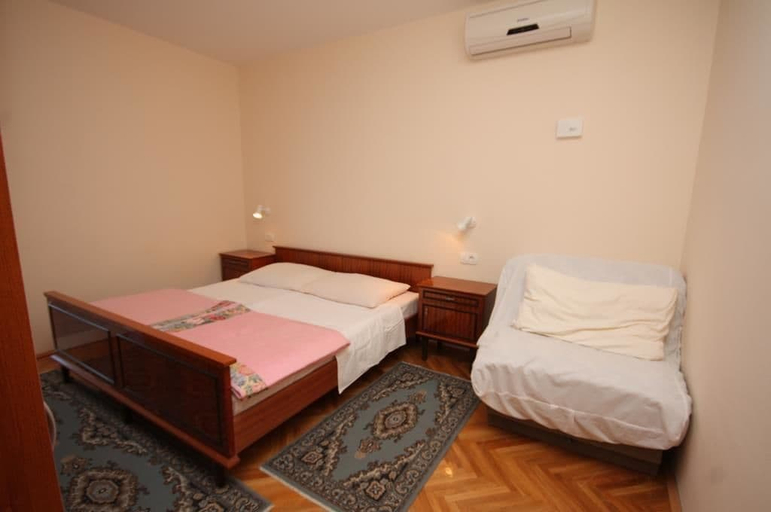 Bedroom 3, Apartments Vojnovic, Dugi Rat