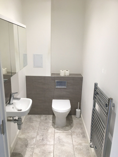 Bathroom 3, The Central Lodge II, Kent