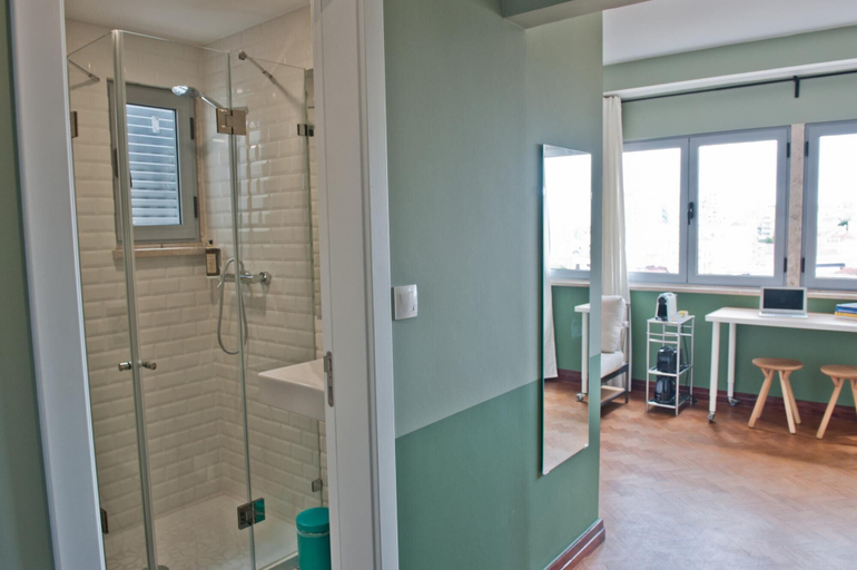 Room 2, Mojito Breeze in Lisbon by Misha s Place 3C, Lisbon